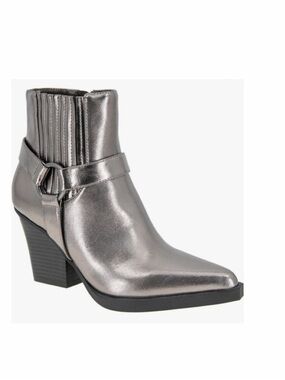 NWT BCBGENRATION Cassidy Harness Harness Bootie Silver 8.5